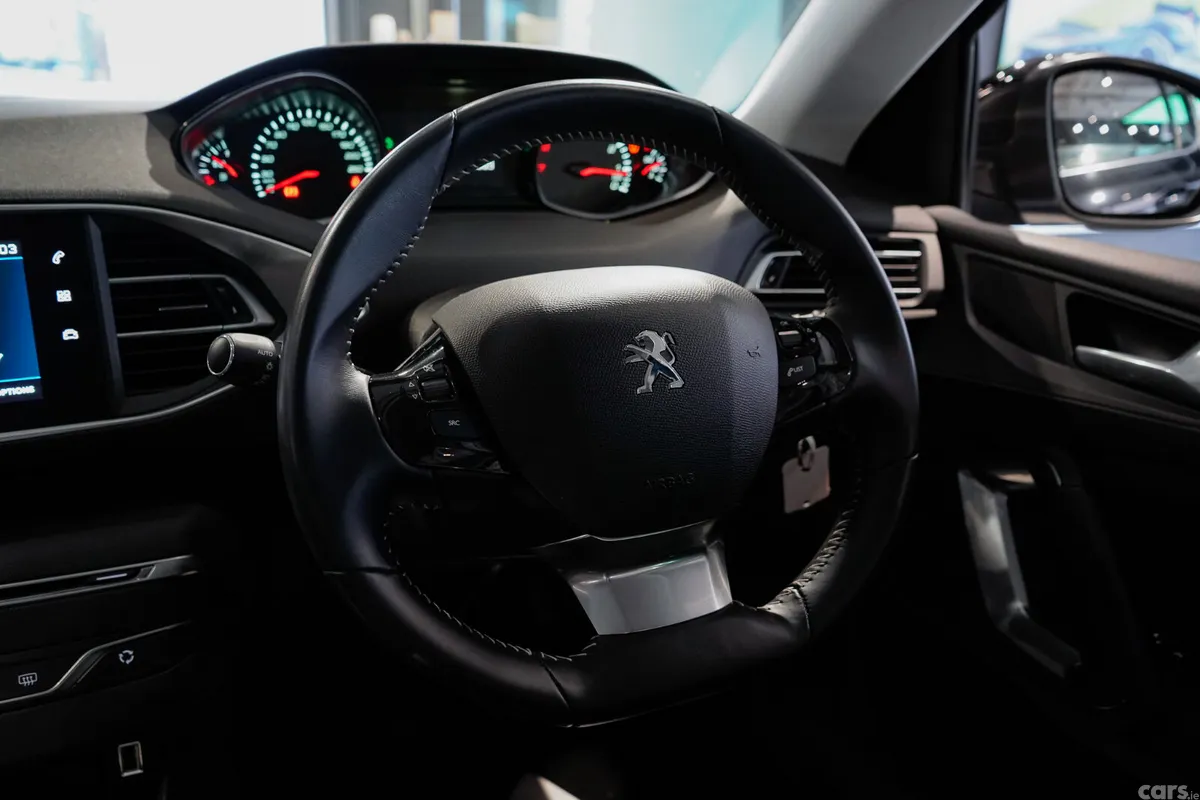 Peugeot 308 Hatchback, Petrol, 2020, Black