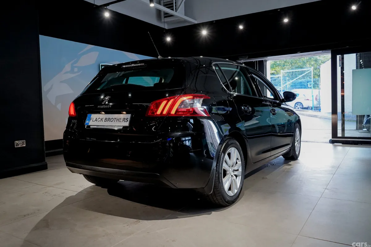 Peugeot 308 Hatchback, Petrol, 2020, Black