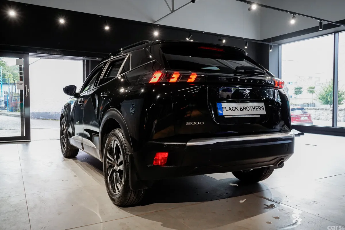 Peugeot 2008 MPV, Diesel, 2021, Black