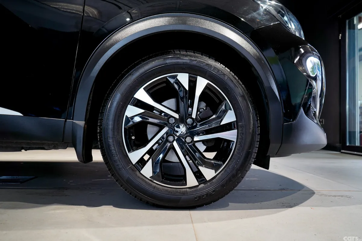 Peugeot 2008 MPV, Diesel, 2021, Black