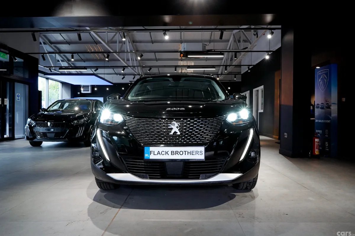 Peugeot 2008 MPV, Diesel, 2021, Black