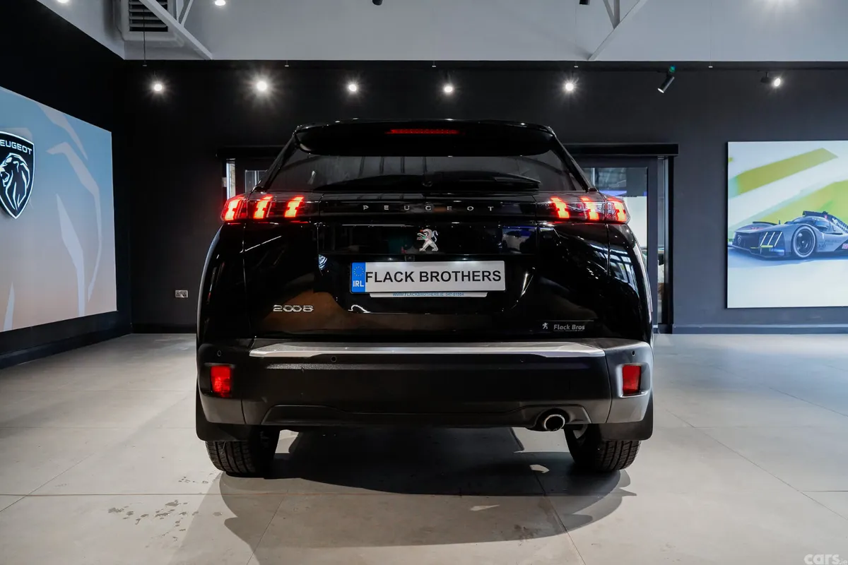 Peugeot 2008 MPV, Diesel, 2021, Black