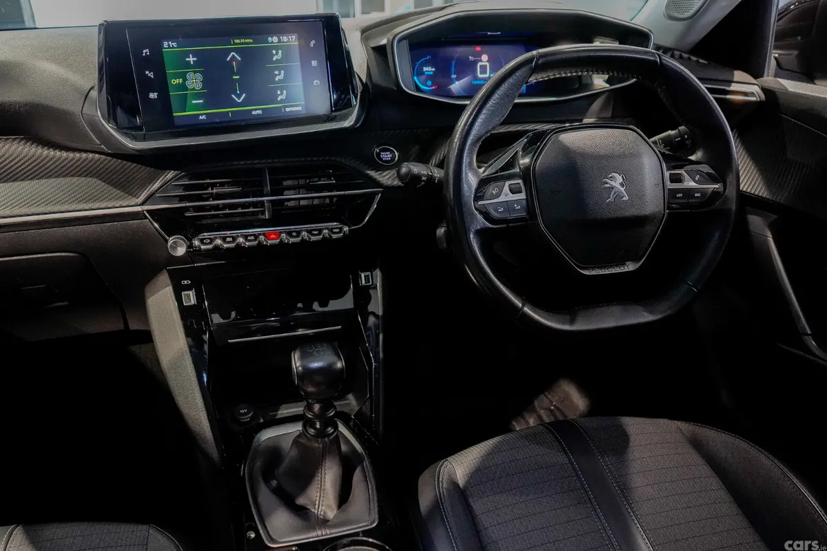 Peugeot 2008 MPV, Diesel, 2021, Black
