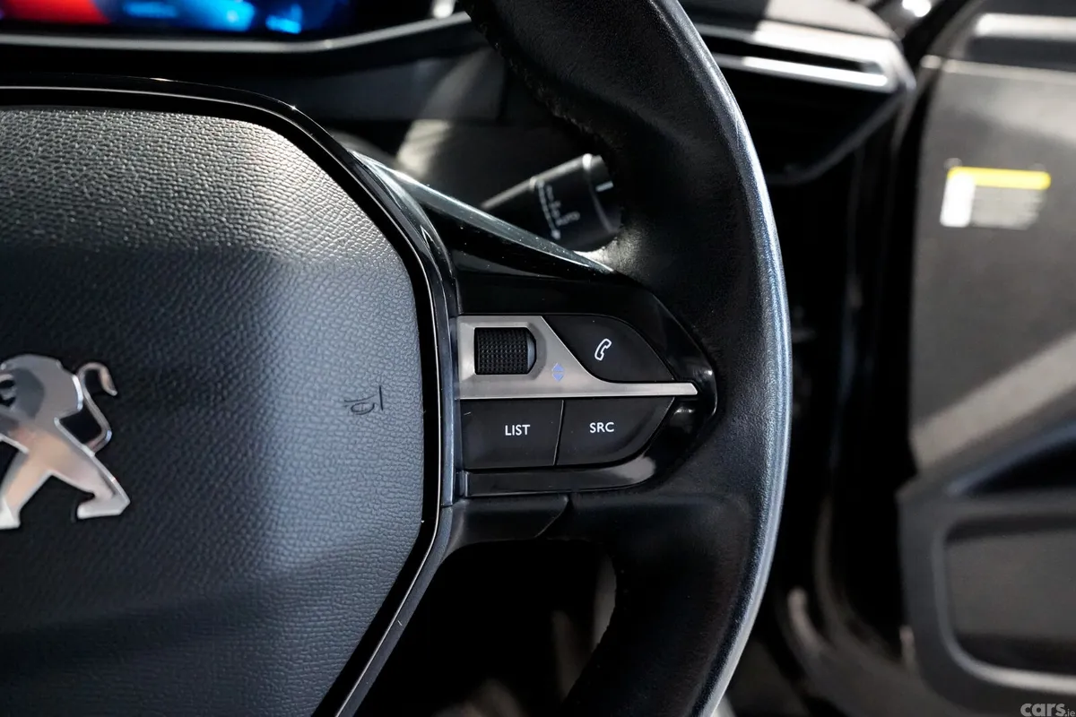 Peugeot 2008 MPV, Diesel, 2021, Black