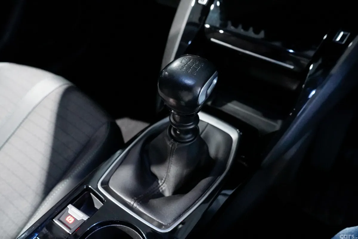 Peugeot 2008 MPV, Diesel, 2021, Black