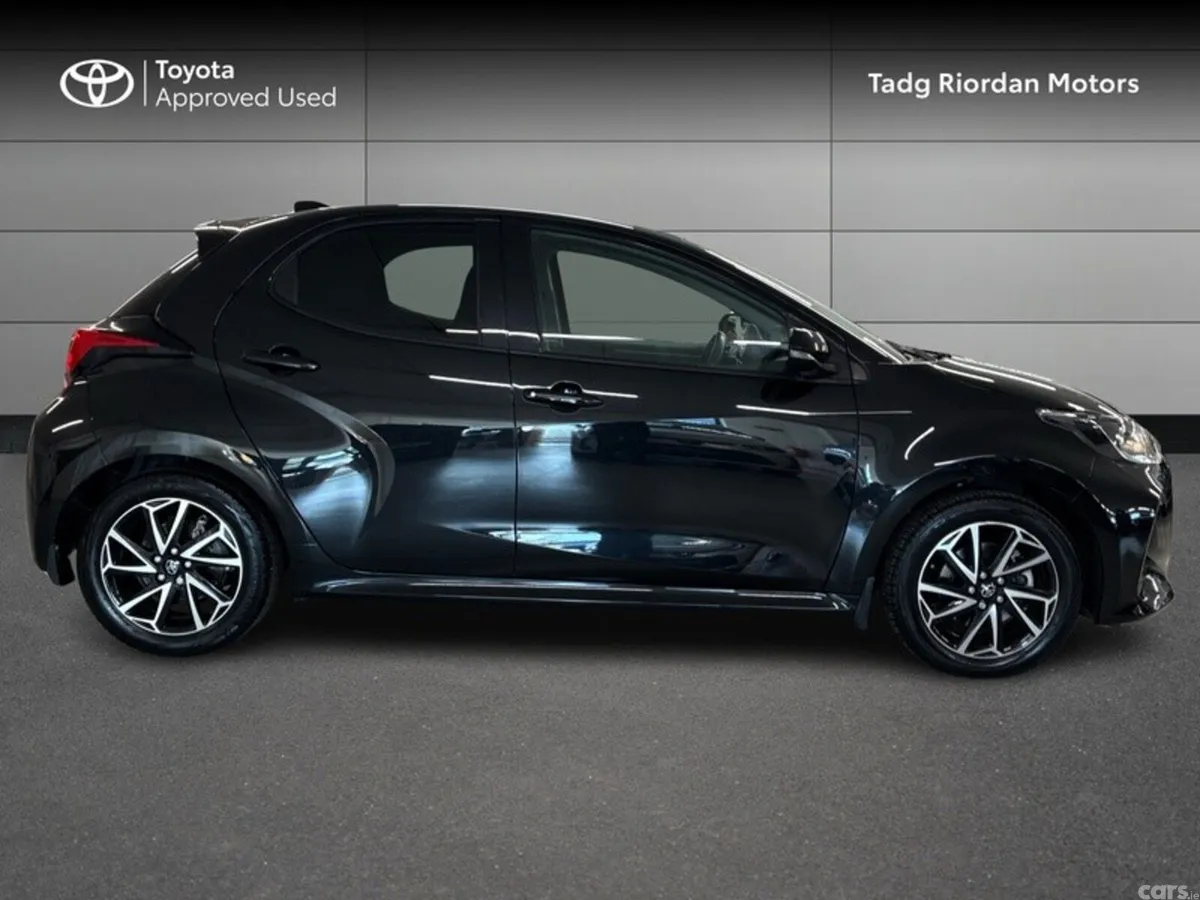 Toyota Yaris Hatchback, Petrol Hybrid, 2023, Black