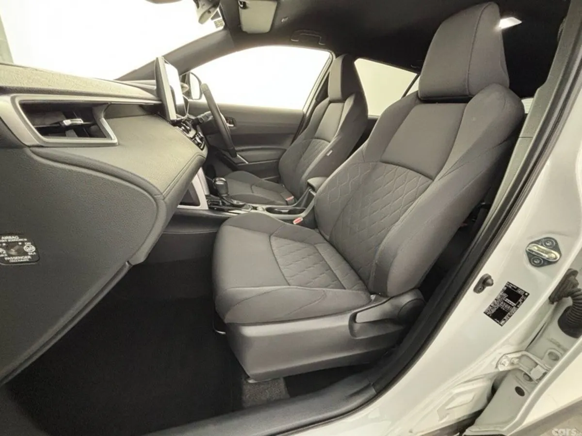 Toyota Corolla Cross Hatchback, Petrol Hybrid, 2023, White