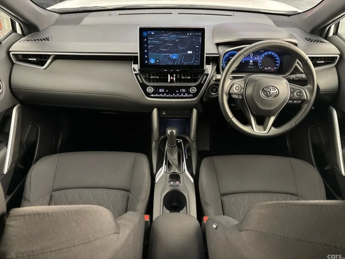 Toyota Corolla Cross Hatchback, Petrol Hybrid, 2023, White