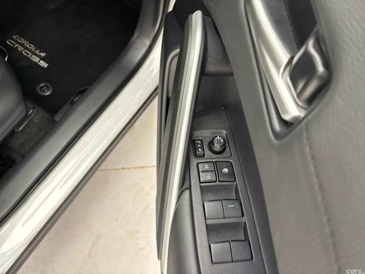 Toyota Corolla Cross Hatchback, Petrol Hybrid, 2023, White