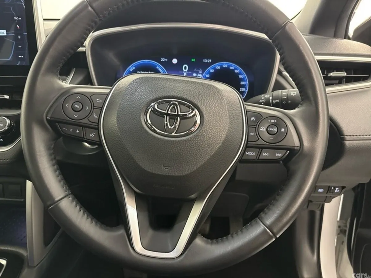 Toyota Corolla Cross Hatchback, Petrol Hybrid, 2023, White