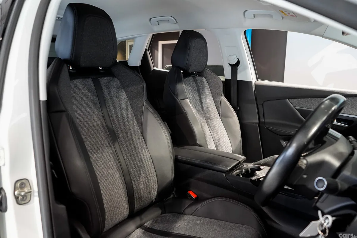 Peugeot 3008 MPV, Diesel, 2019, White