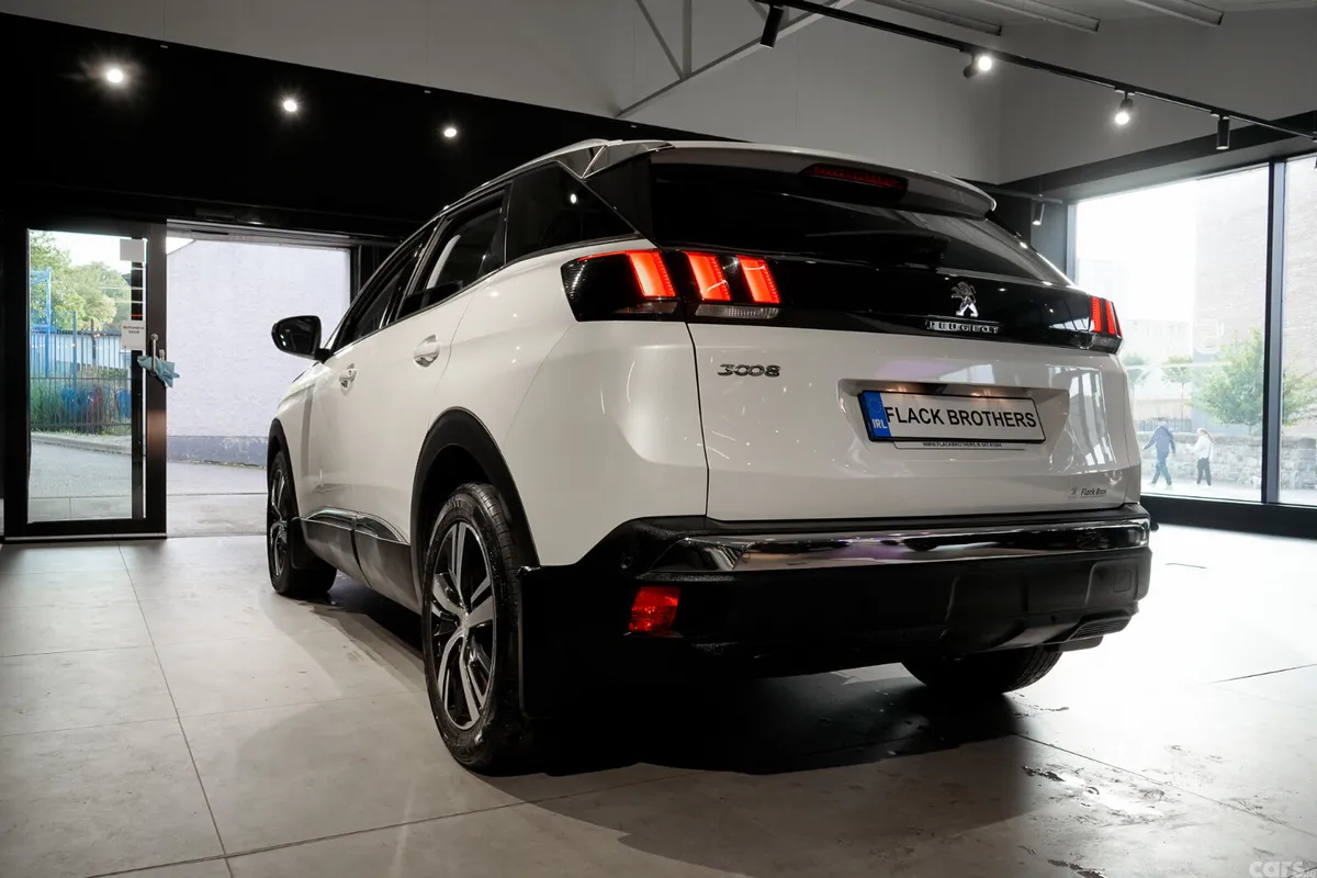 Peugeot 3008 MPV, Diesel, 2019, White