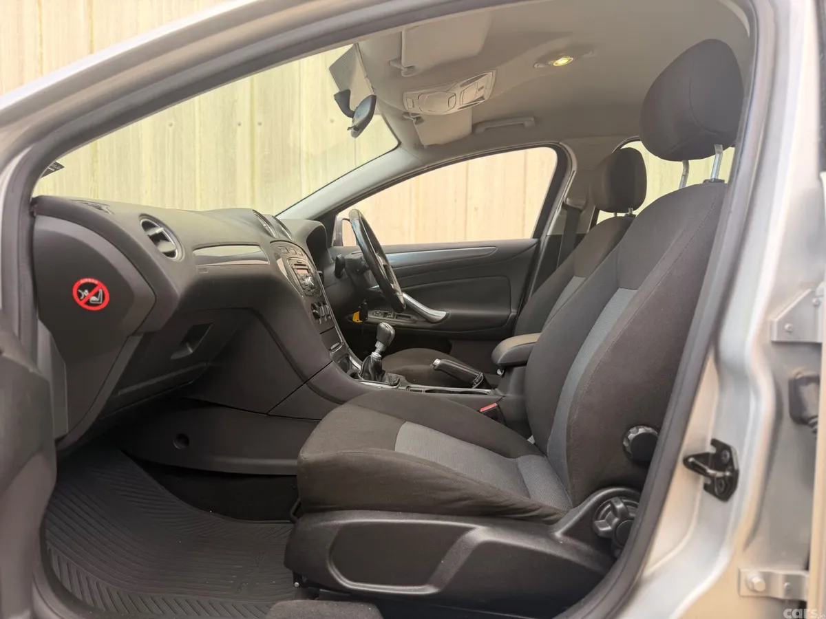 Ford Mondeo Saloon, Diesel, 2013, Silver
