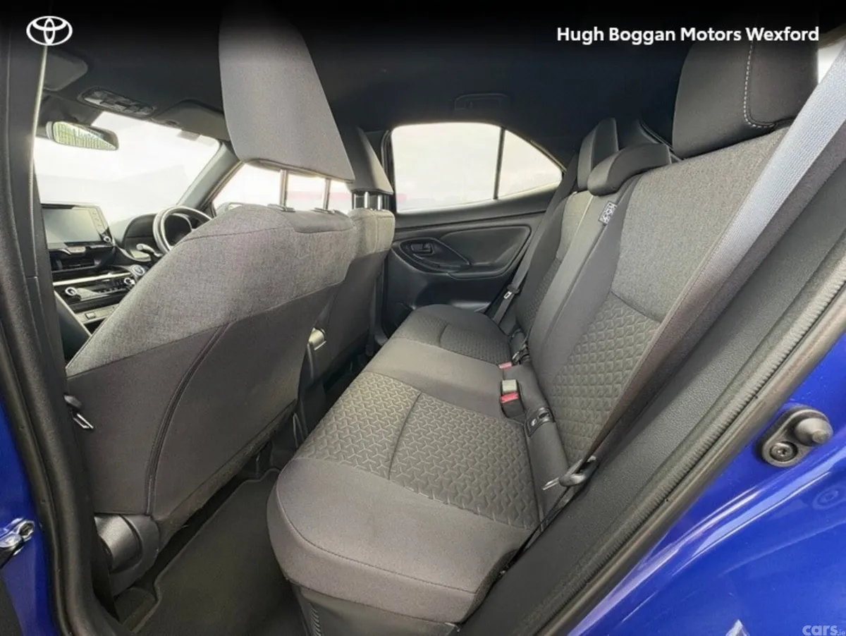 Toyota Yaris Cross Hatchback, Petrol Hybrid, 2023, Blue