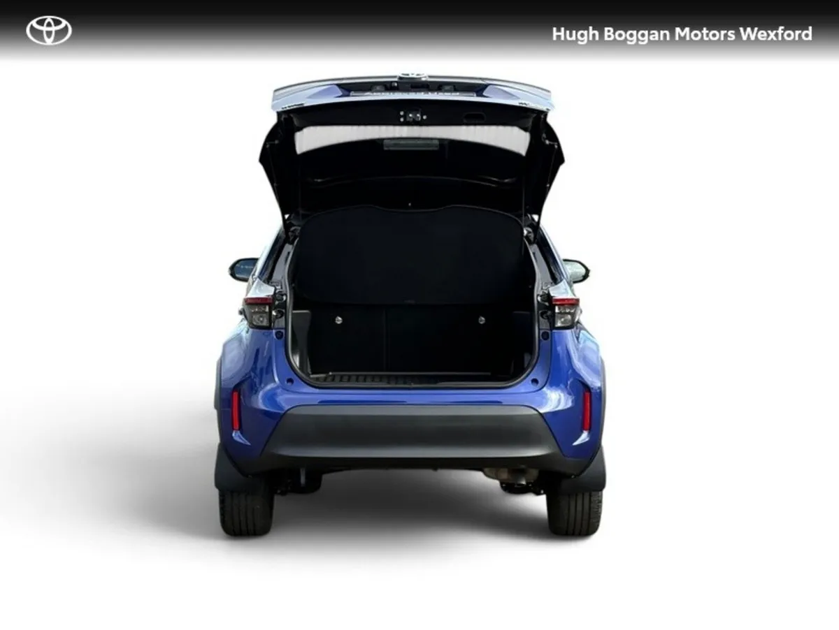 Toyota Yaris Cross Hatchback, Petrol Hybrid, 2023, Blue