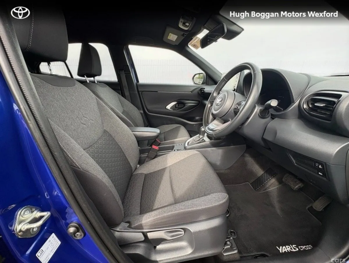 Toyota Yaris Cross Hatchback, Petrol Hybrid, 2023, Blue