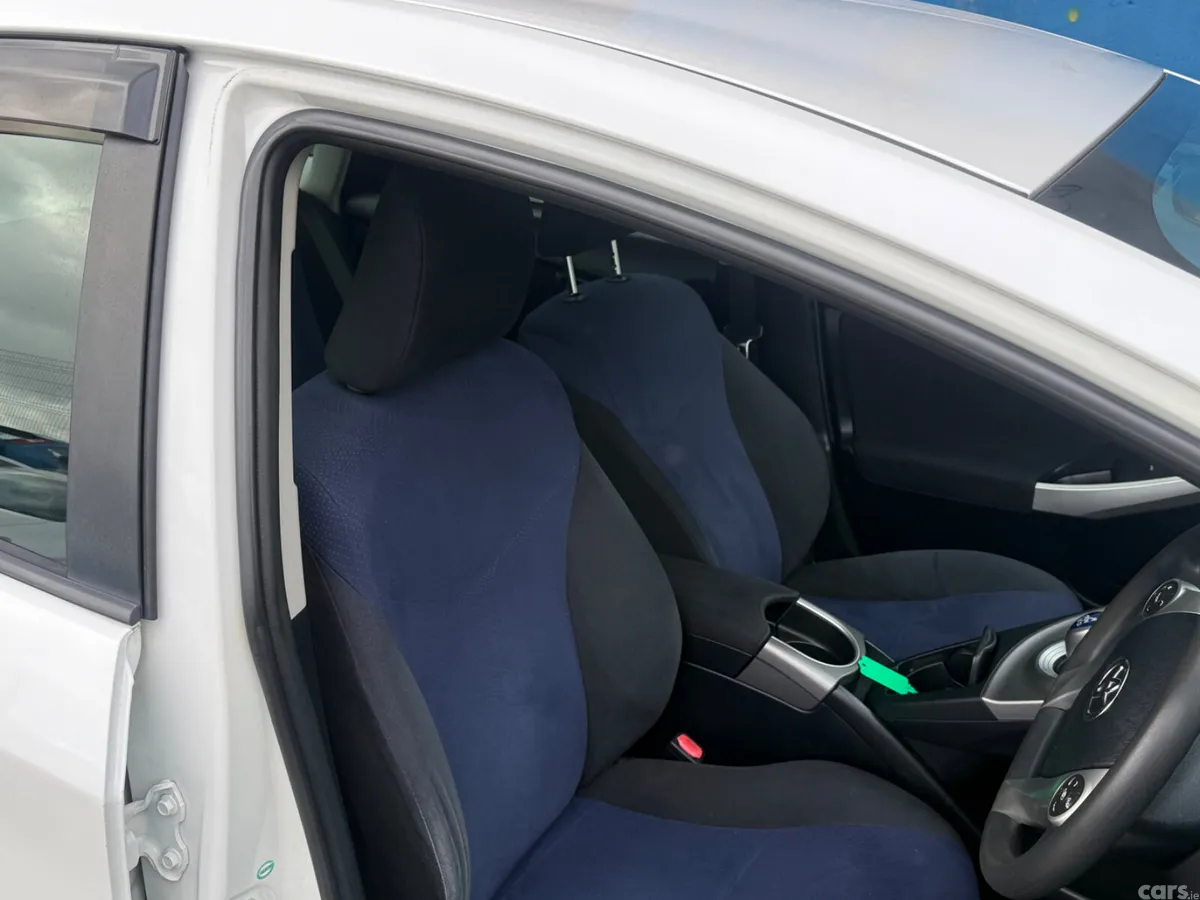 Toyota Prius Hatchback, Petrol Hybrid, 2015, White