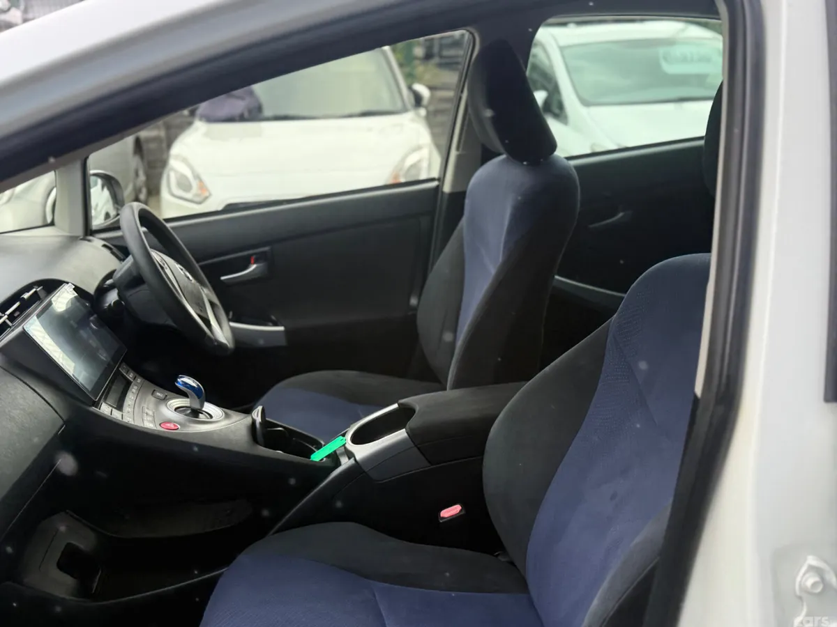 Toyota Prius Hatchback, Petrol Hybrid, 2015, White