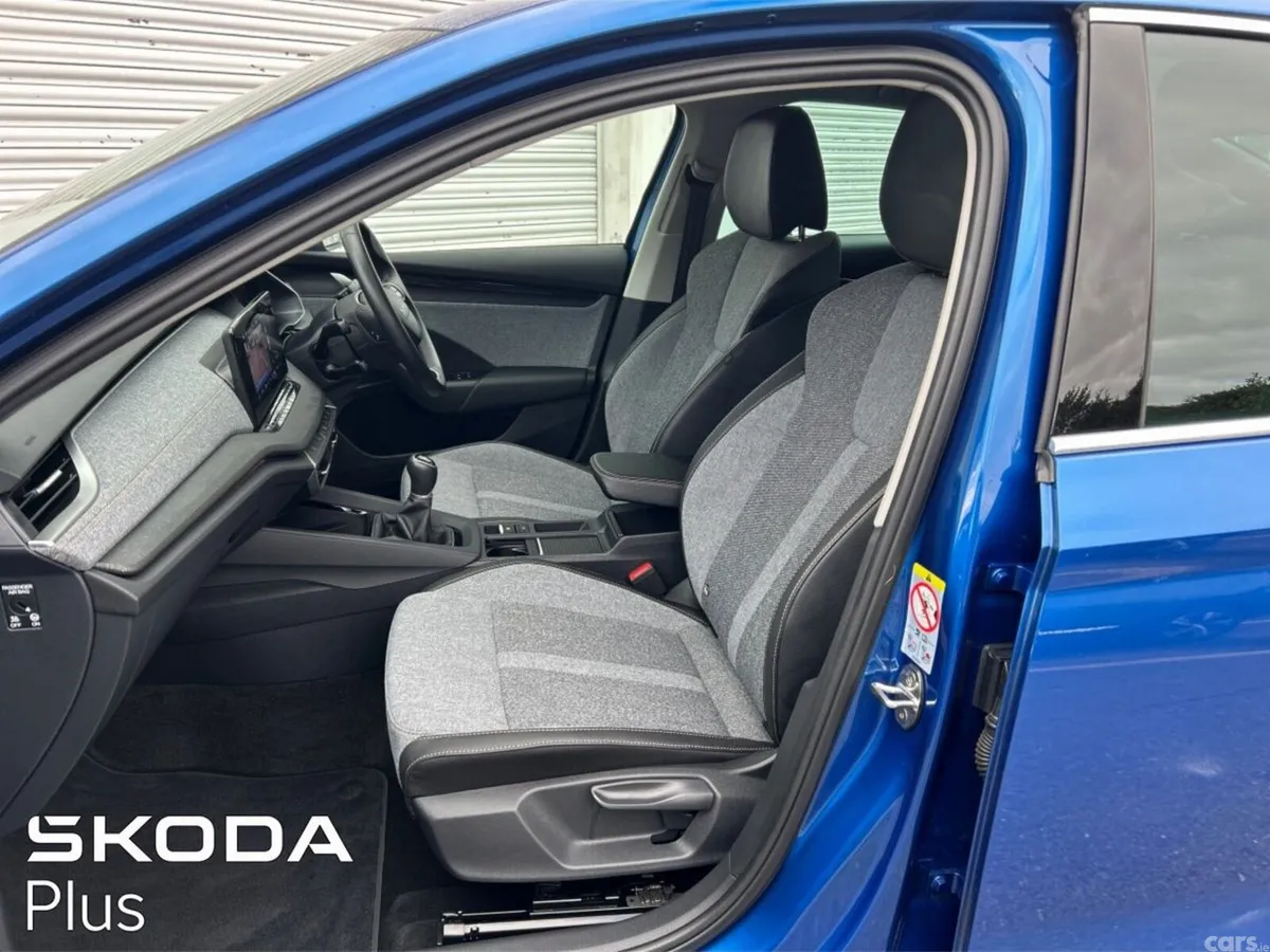 Skoda Octavia Saloon, Diesel, 2025, Blue