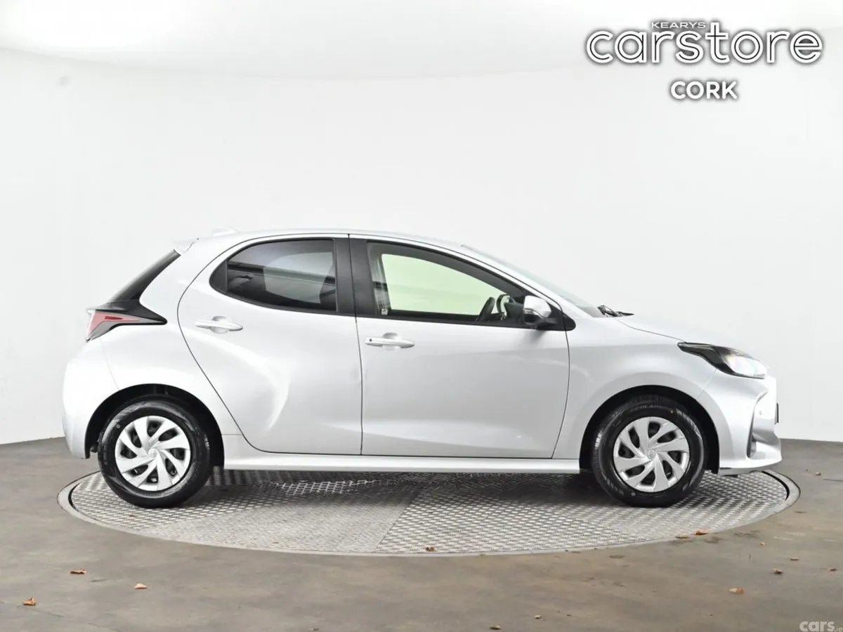 Toyota Yaris Hatchback, Petrol Hybrid, 2021, Silver