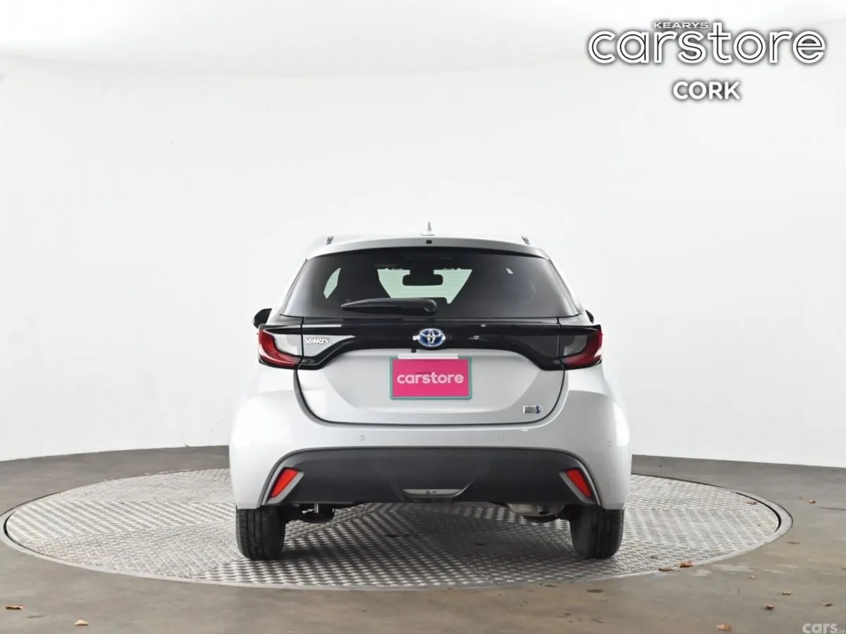 Toyota Yaris Hatchback, Petrol Hybrid, 2021, Silver