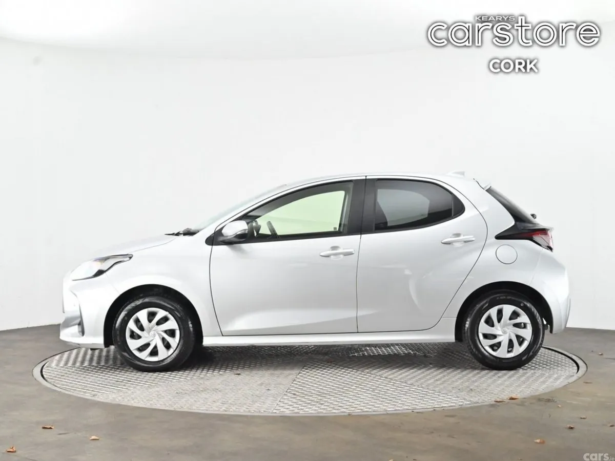Toyota Yaris Hatchback, Petrol Hybrid, 2021, Silver