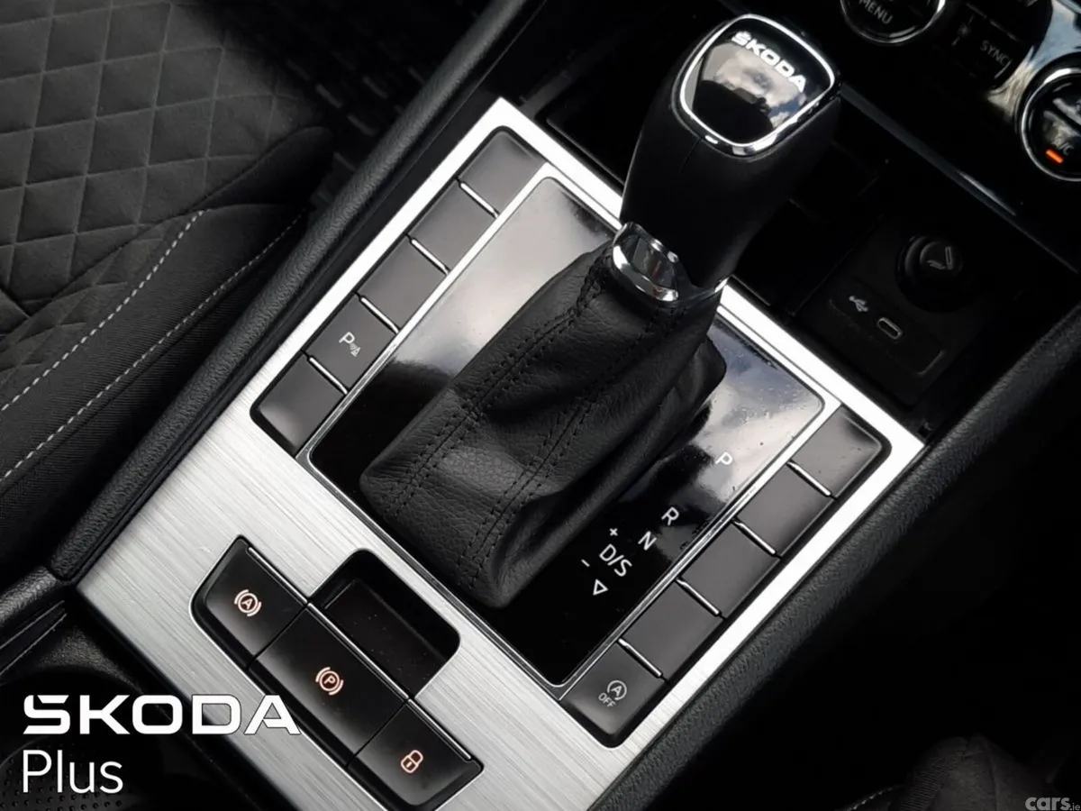 Skoda Superb Saloon, Diesel, 2023, Blue