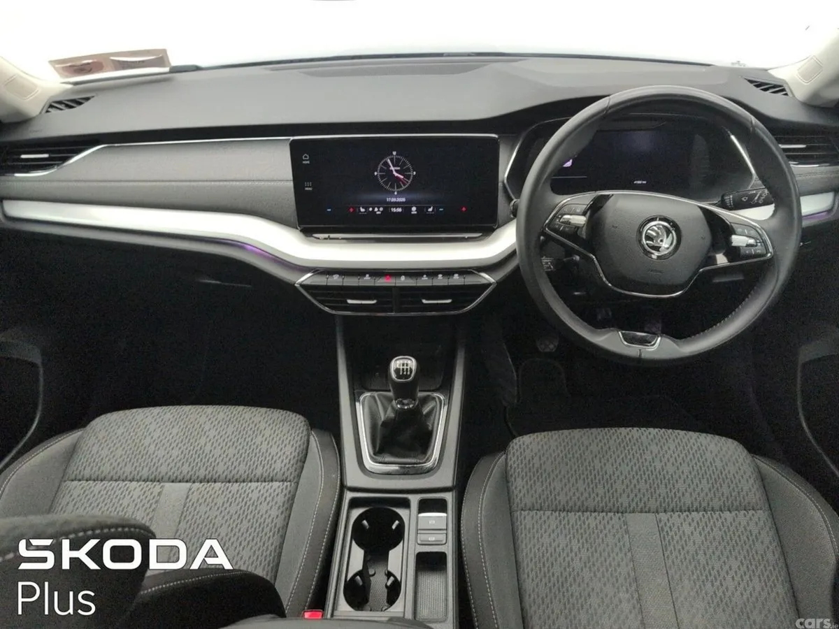 Skoda Octavia Saloon, Diesel, 2023, Blue