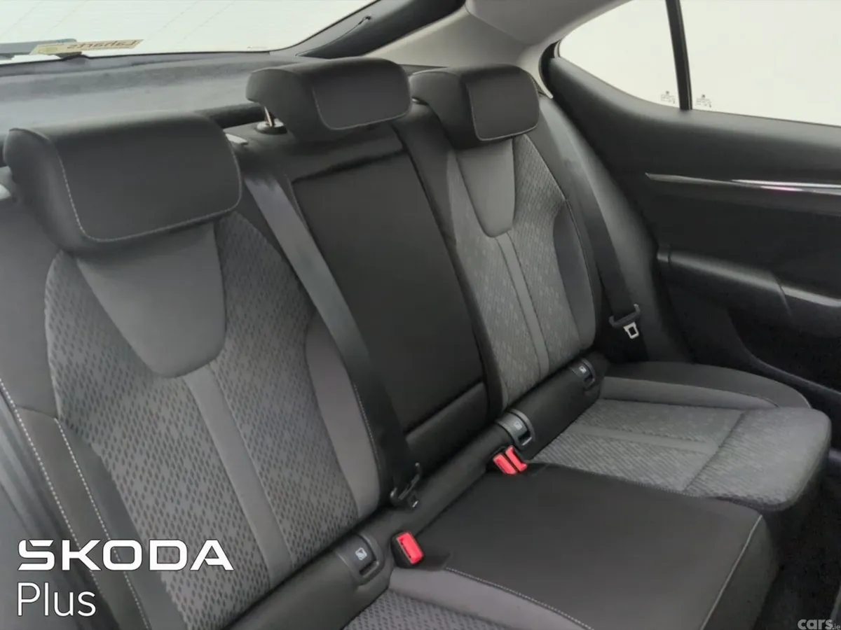Skoda Octavia Saloon, Diesel, 2023, Blue