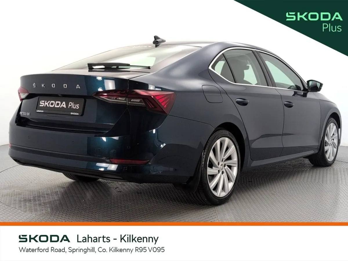 Skoda Octavia Saloon, Diesel, 2023, Blue