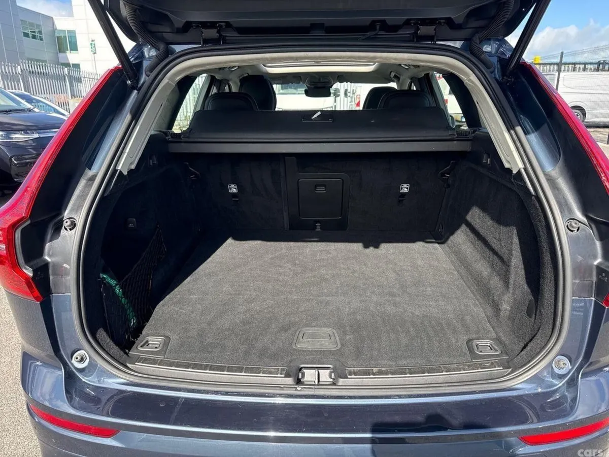 Volvo XC60 SUV, Petrol Plug-in Hybrid, 2023, Blue