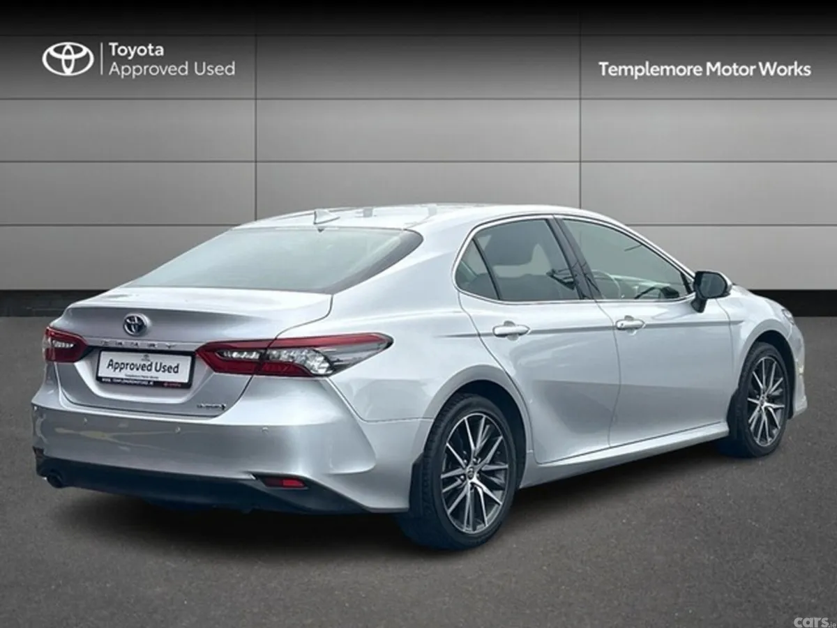 Toyota Camry Saloon, Petrol Hybrid, 2023, Silver
