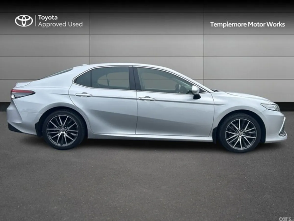 Toyota Camry Saloon, Petrol Hybrid, 2023, Silver