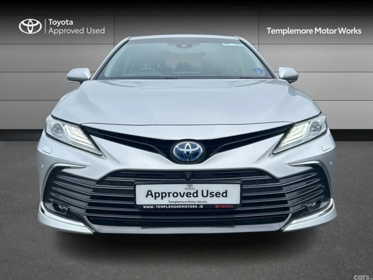 Toyota Camry Saloon, Petrol Hybrid, 2023, Silver