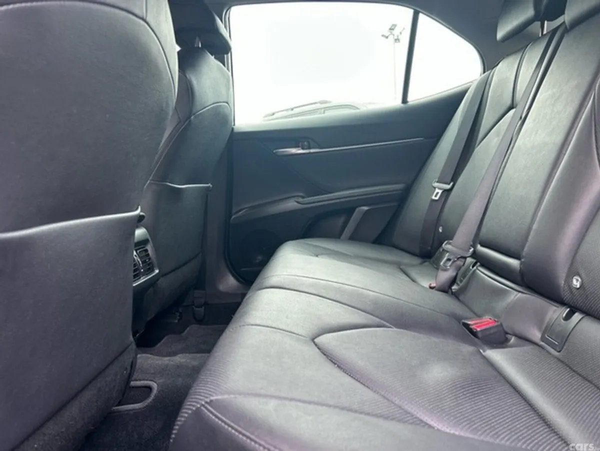 Toyota Camry Saloon, Petrol Hybrid, 2023, Silver