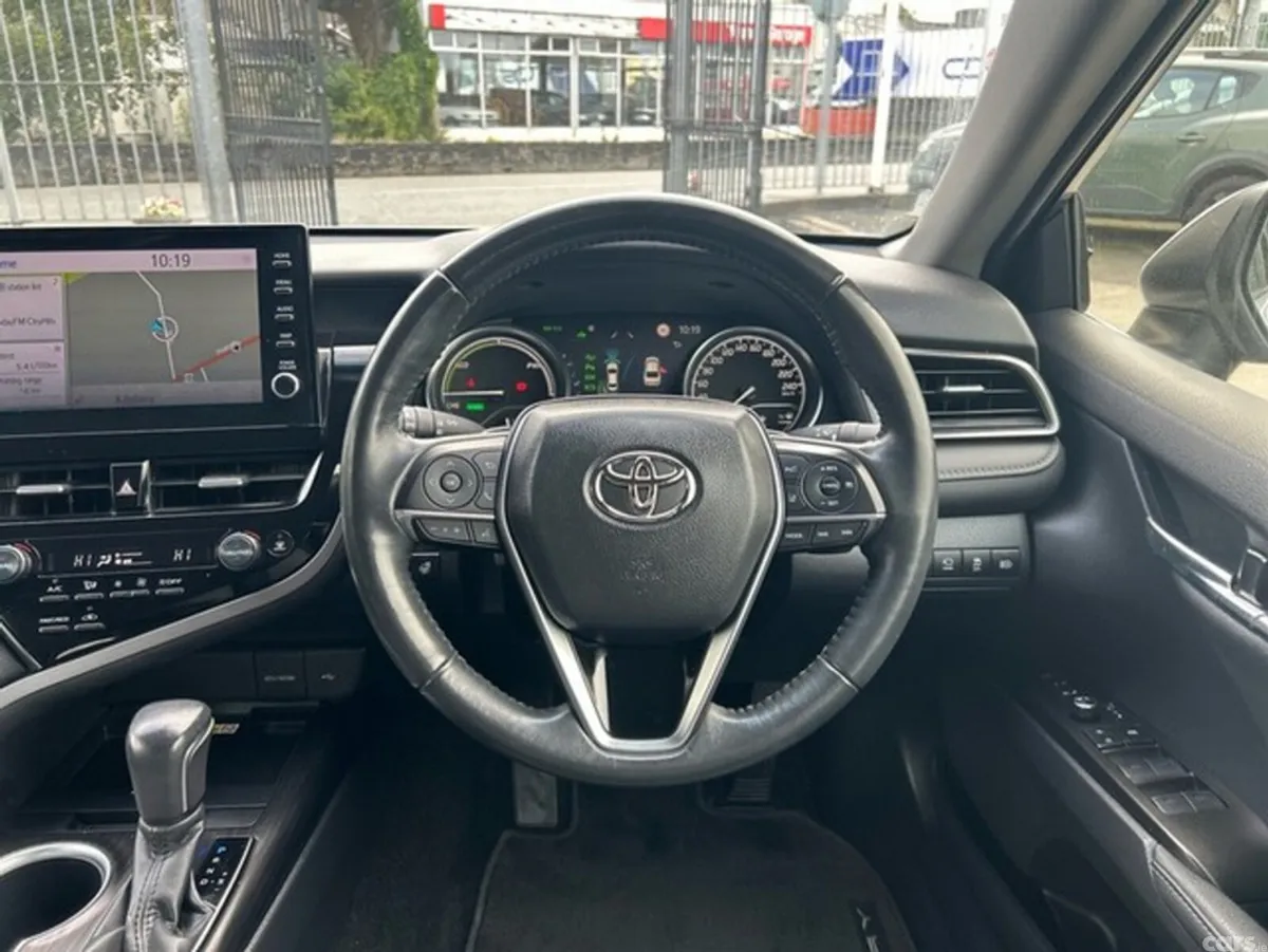 Toyota Camry Saloon, Petrol Hybrid, 2023, Silver