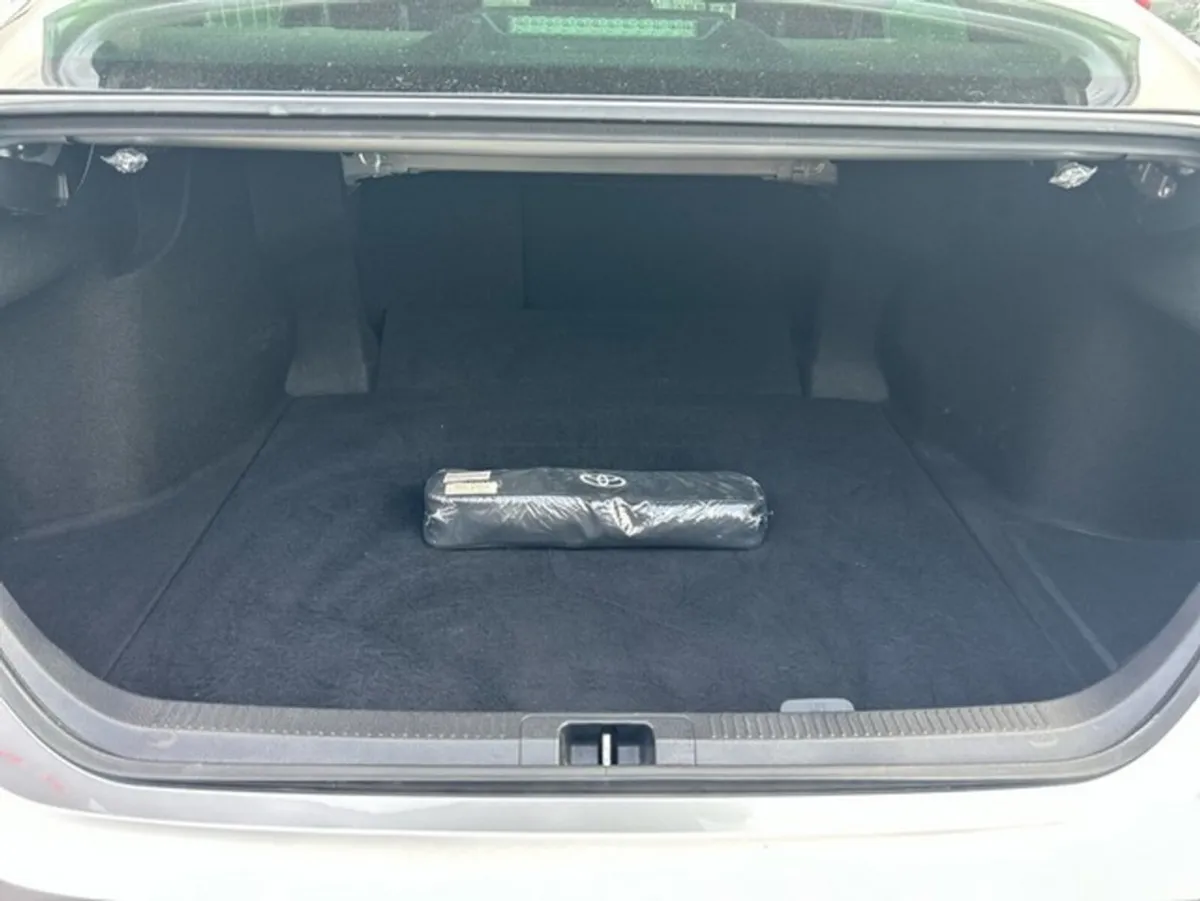 Toyota Camry Saloon, Petrol Hybrid, 2023, Silver
