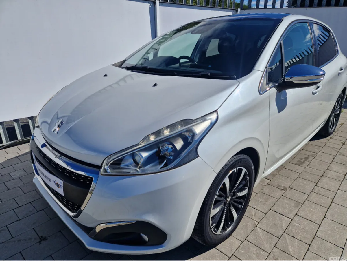 Peugeot 208 Hatchback, Petrol, 2017, White