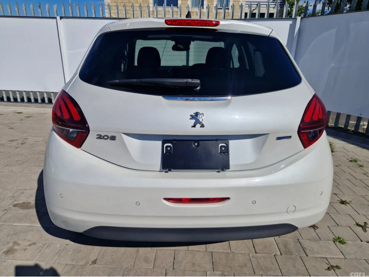 Peugeot 208 Hatchback, Petrol, 2017, White