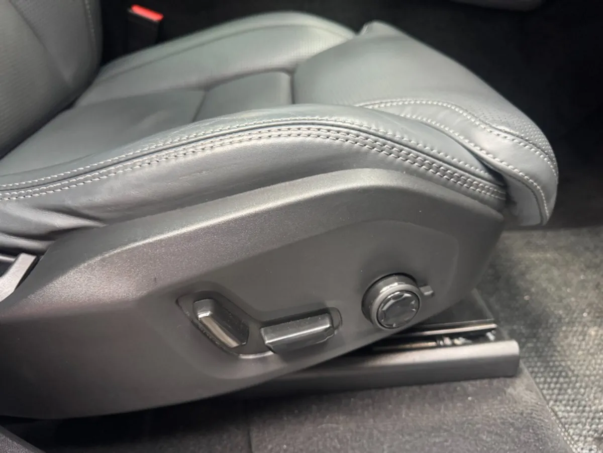 Volvo XC90 SUV, Petrol Plug-in Hybrid, 2023, Grey