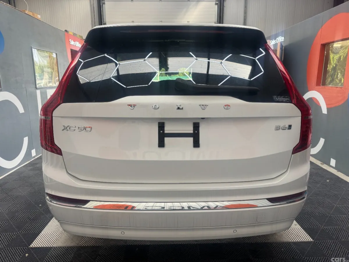Volvo XC90 SUV, Petrol Hybrid, 2023, White