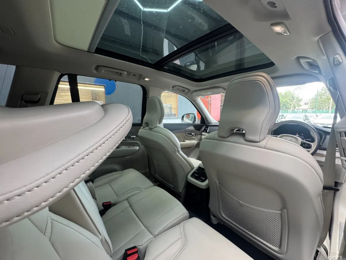 Volvo XC90 SUV, Petrol Plug-in Hybrid, 2023, White