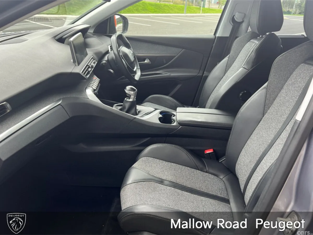 Peugeot 5008 MPV, Petrol, 2018, Grey
