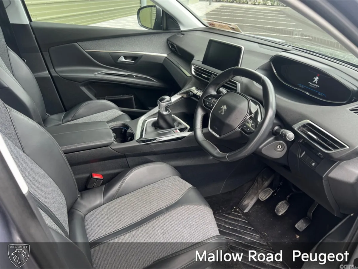 Peugeot 5008 MPV, Petrol, 2018, Grey