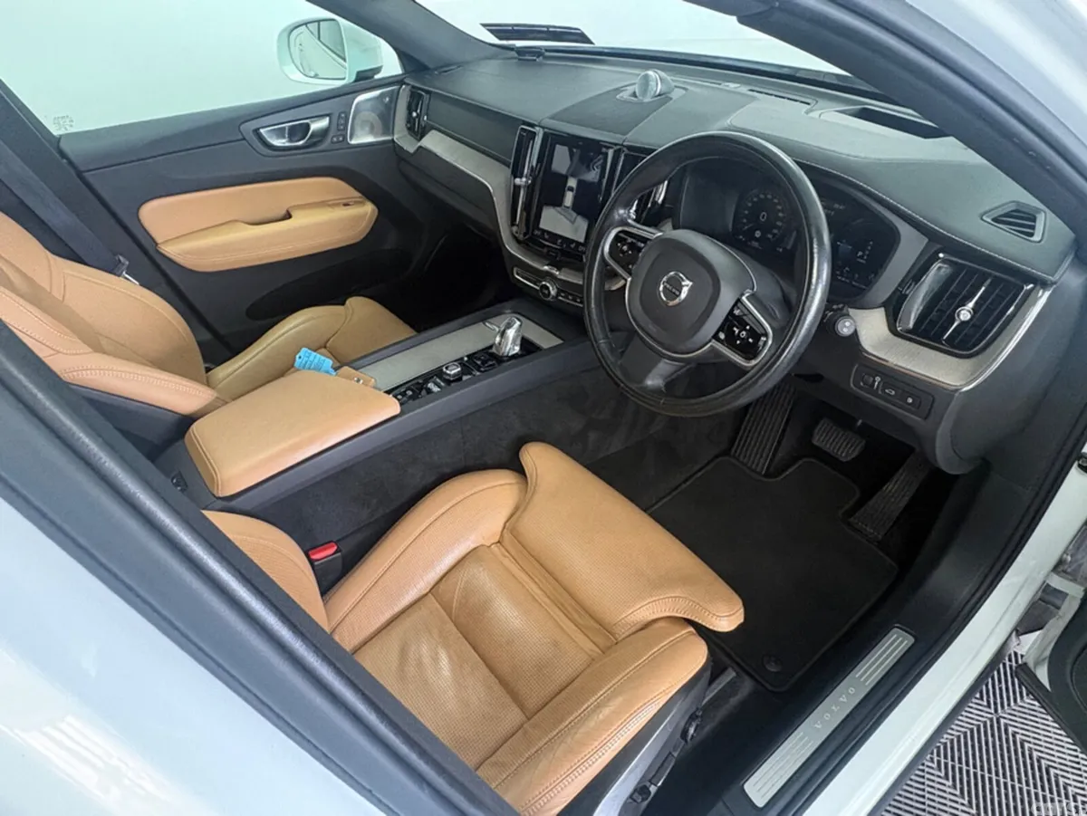 Volvo XC60 SUV, Petrol Plug-in Hybrid, 2017, White