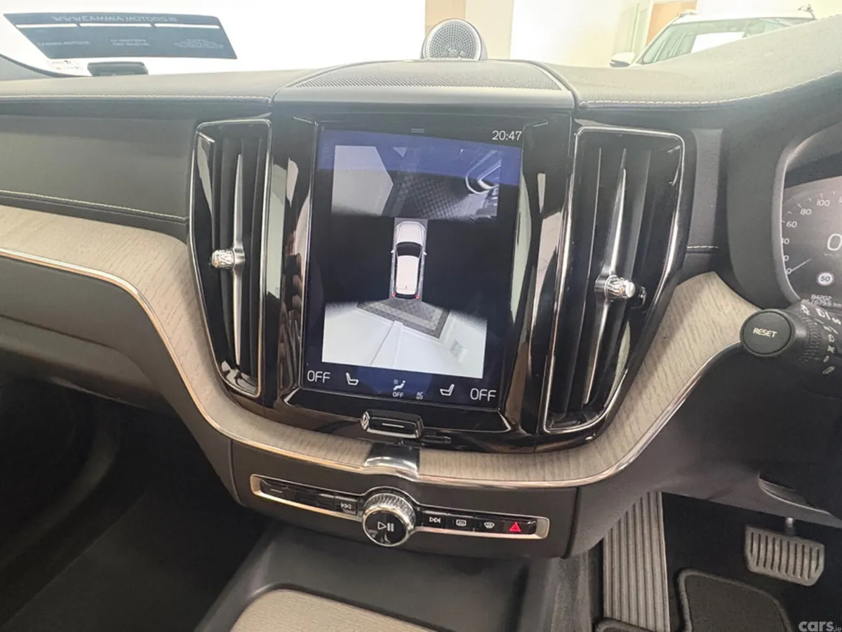 Volvo XC60 SUV, Petrol Plug-in Hybrid, 2017, White