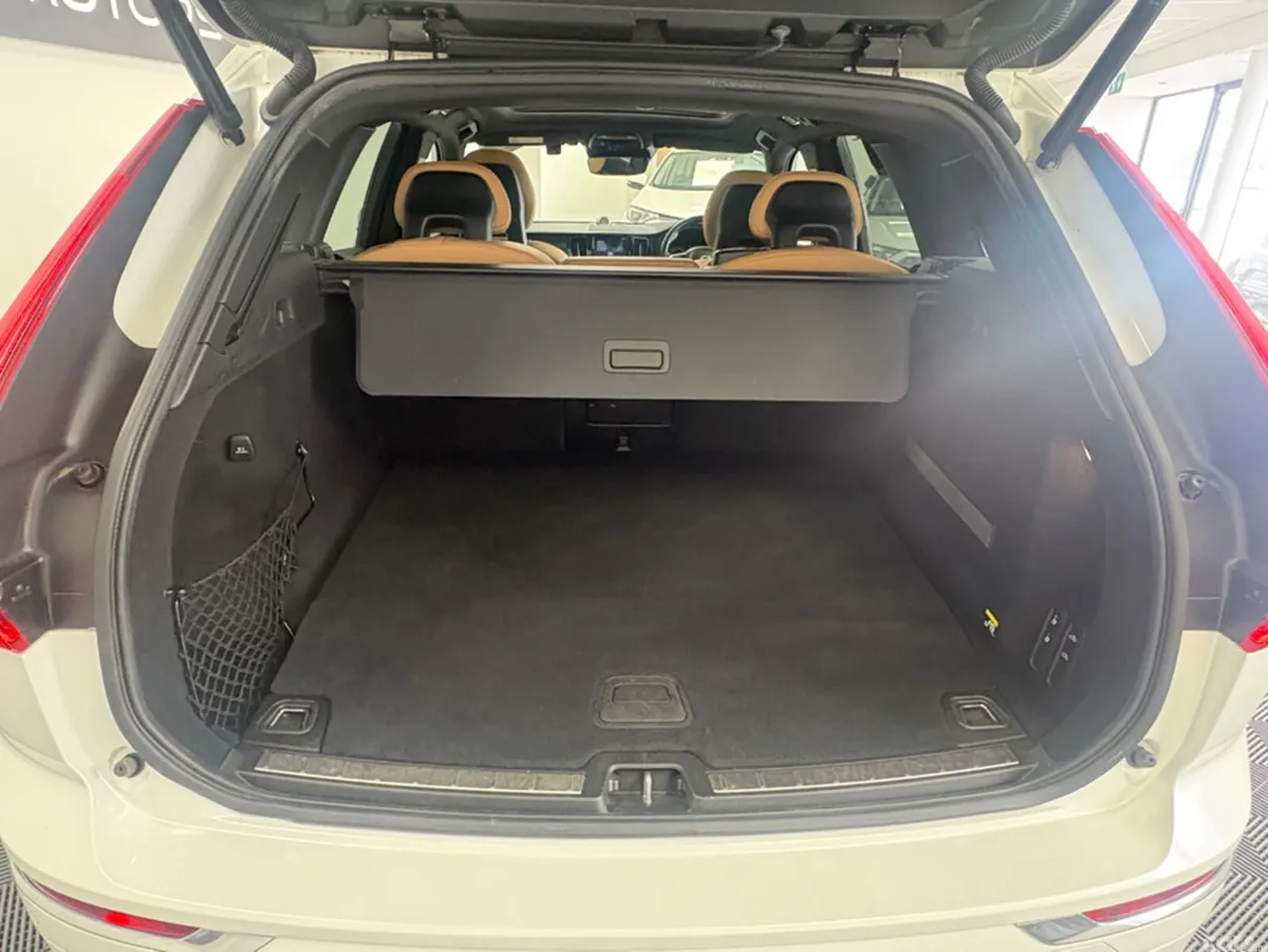 Volvo XC60 SUV, Petrol Plug-in Hybrid, 2017, White