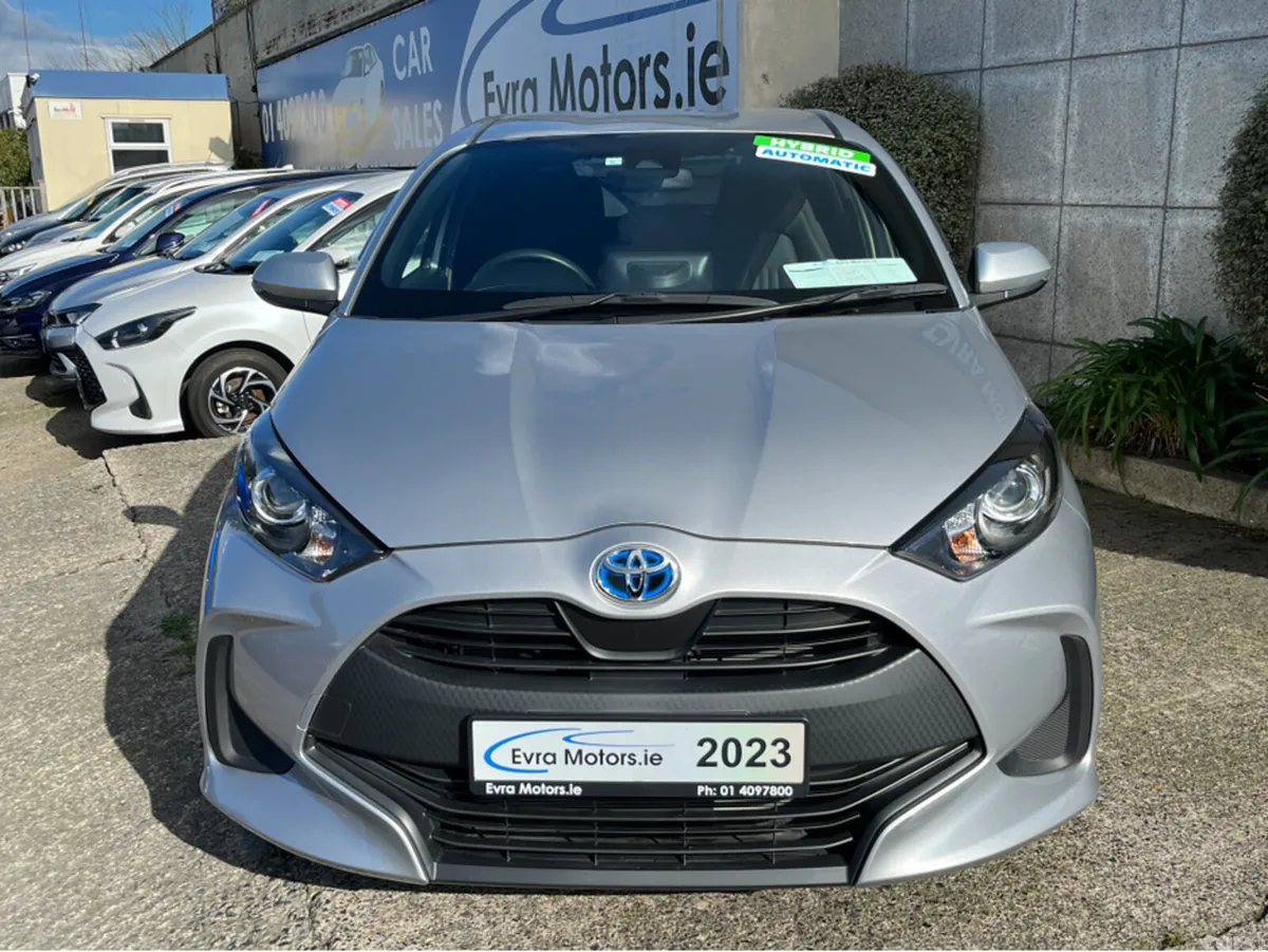 Toyota Yaris Hatchback, Petrol Hybrid, 2023, Silver