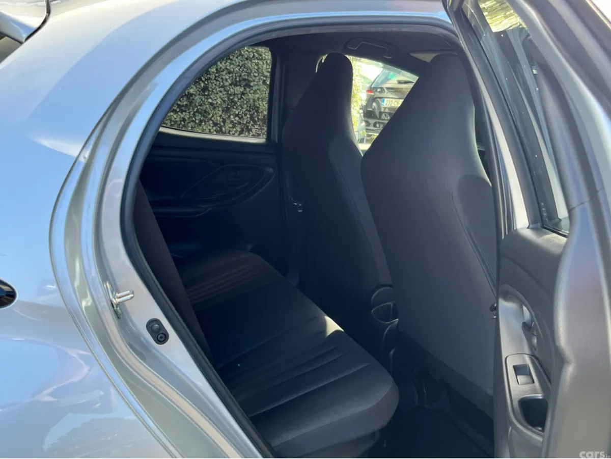 Toyota Yaris Hatchback, Petrol Hybrid, 2023, Silver
