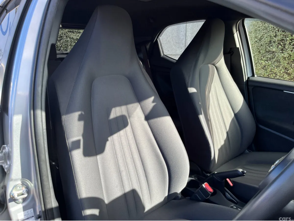 Toyota Yaris Hatchback, Petrol Hybrid, 2023, Silver